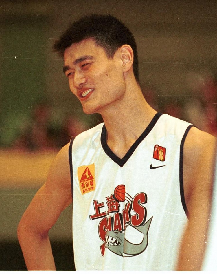 开云娱乐-2002年的今天：姚明季后赛砍35分24板大号两双 率领上海击败吉林